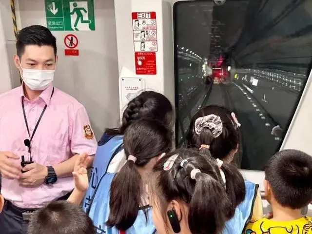 这个暑假，杨浦少年感受轨道交通的魅力(图1)