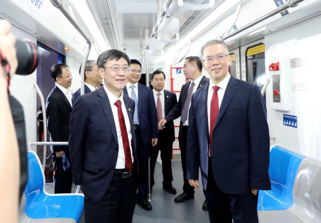“中車造”首列墨西哥城輕軌列車下線(圖12)