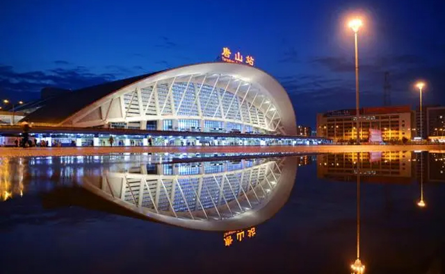 银龙飞驰 中国高铁见证“轨道上的京津冀”加速发展(图1)