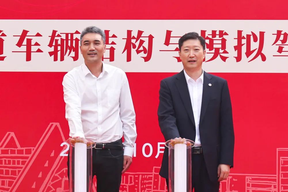校企共建！上海地铁1号线108号列车揭牌(图2)