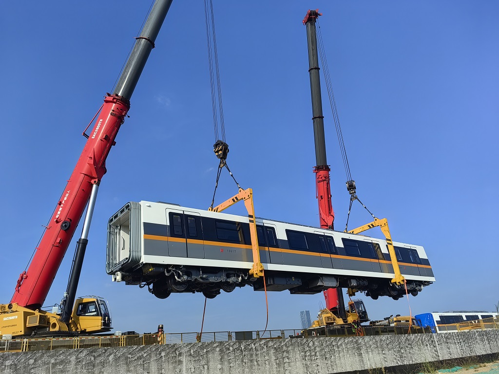 深圳市軌道交通13號線一期工程PPP項目首列電客車交付(圖2)