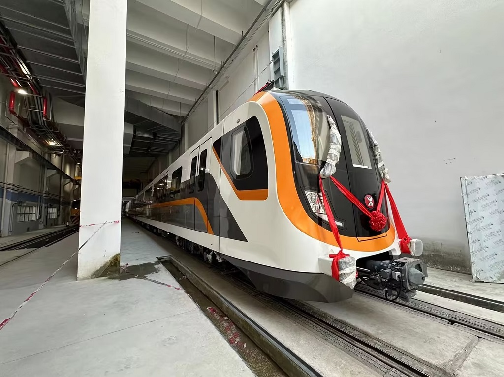 深圳市軌道交通13號線一期工程PPP項目首列電客車交付(圖1)
