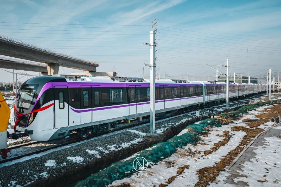 天津轨道交通Z4线首列车交付用户(图1)
