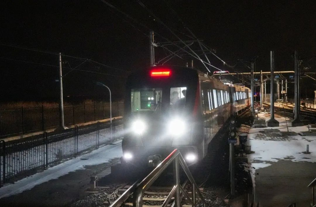 天津首條市域鐵路列車“跑起來”了(圖1)