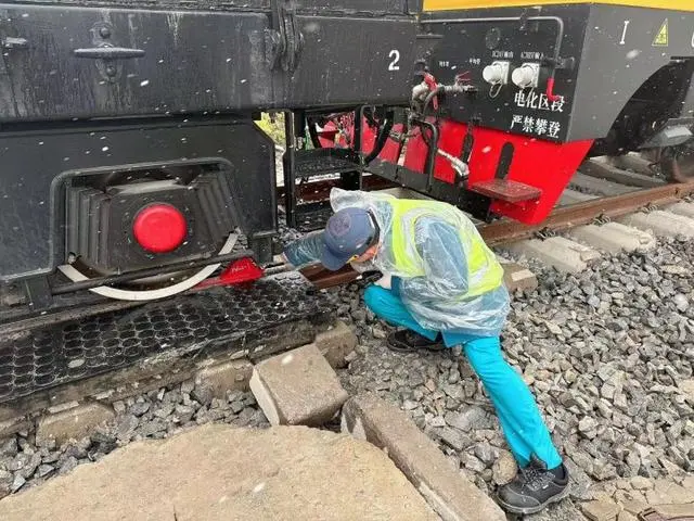 以动制“冻”抗寒潮 浙江轨道护航乘客出行路(图1)