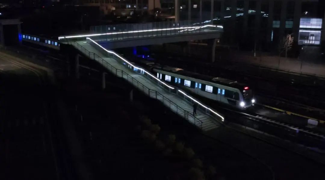 正式出发！青岛地铁3号线永磁牵引列车开启首次载客之旅(图3)