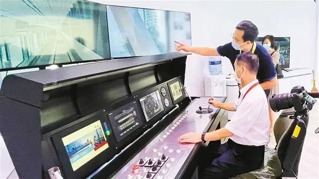 卡斯柯的全自动无人驾驶系统操作台