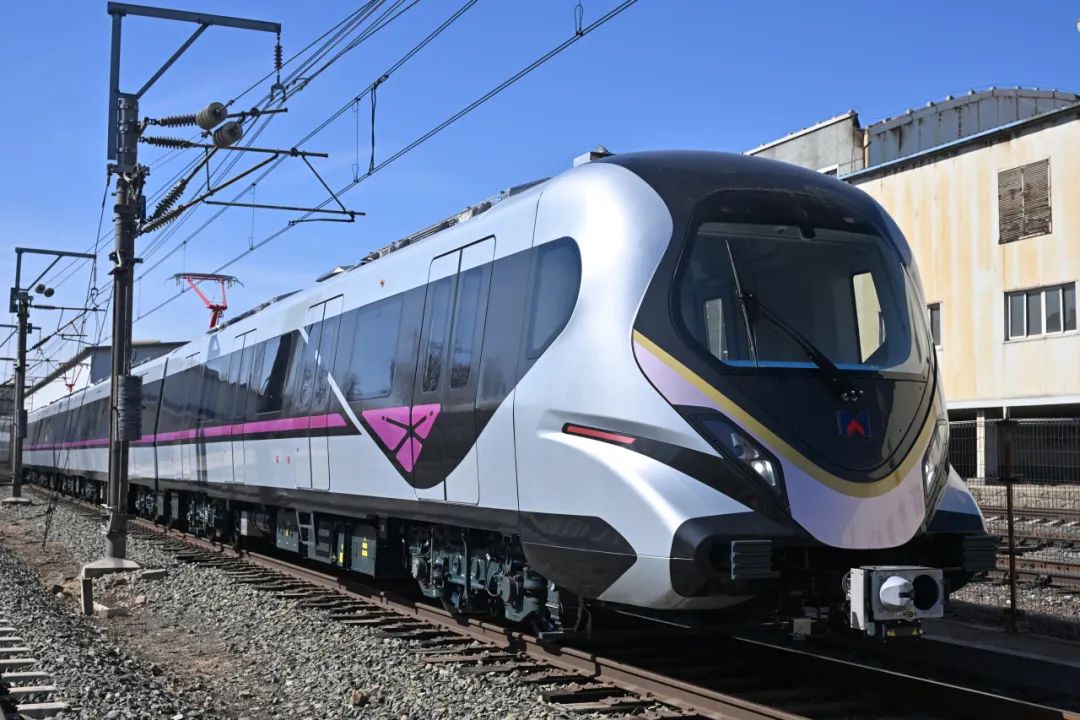 廈門首列全自動駕駛地鐵車輛亮相(圖1)