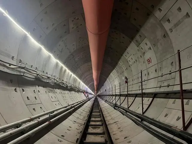 超6万平方米，广州地铁十二号线全线最大车站封顶(图1)