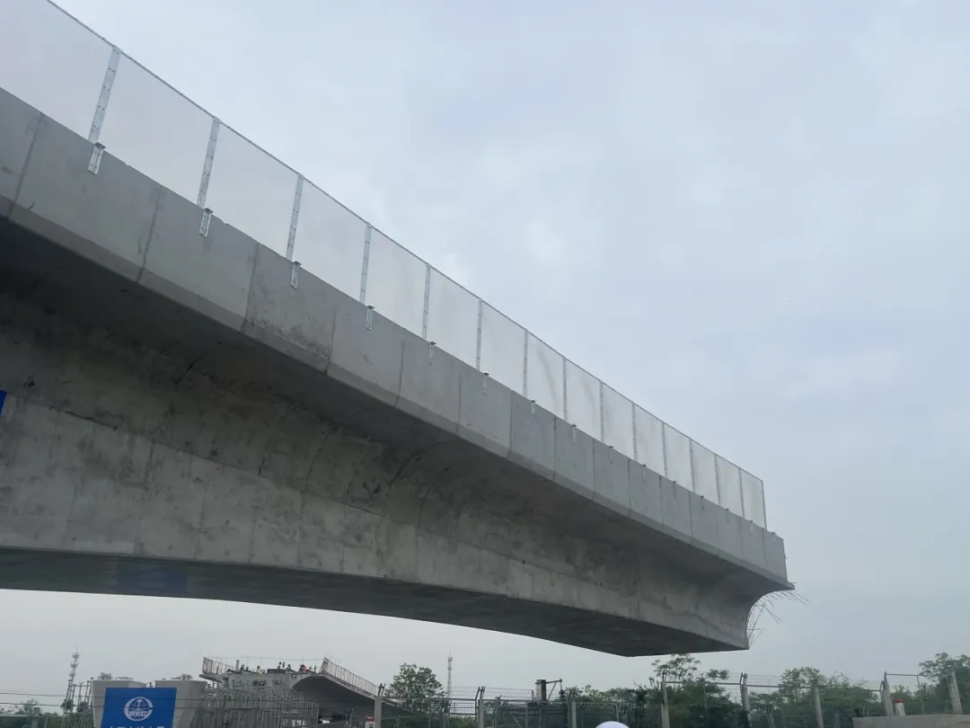 武漢地鐵前川線二期轉體梁成功轉體“跨越”麻武鐵路(圖2)