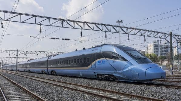 Korea's latest generation of high-speed trains, KTX-Cheongyong, officially put into operation (Figure 1)
