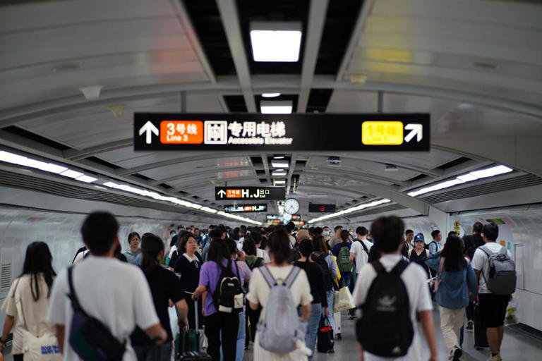 总运客超4500万人次！广州地铁“五一”假期日均客流890.3万人次(图1)