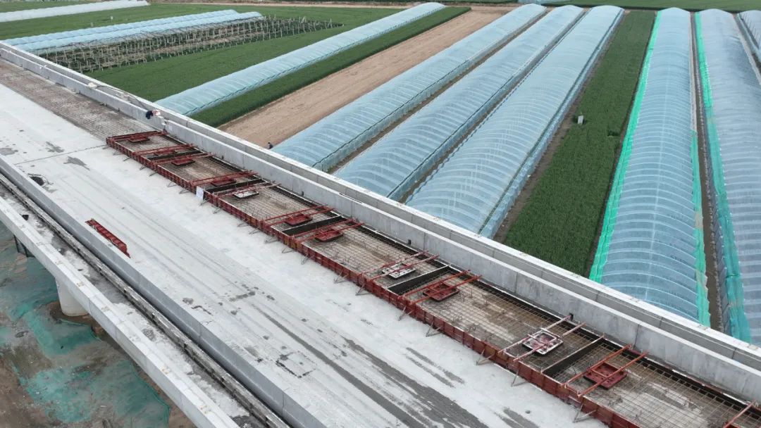 济滨高铁滨州段率先进入无砟轨道施工阶段(图2)