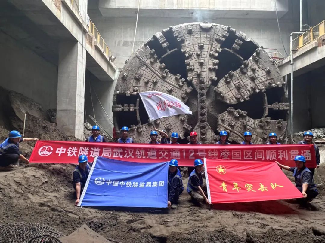亚洲最长城市地铁环线穿越长江隧道贯通(图2)