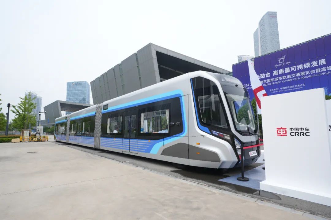 新型城市智慧快軌列車首次亮相(圖1)