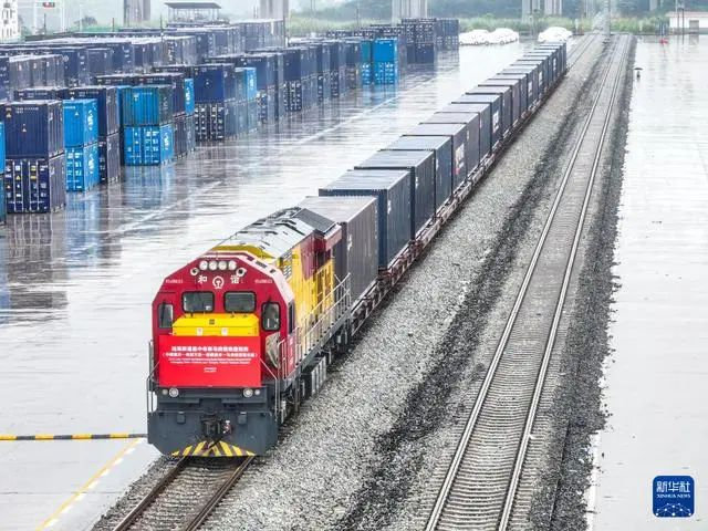 西部陆海新通道中老泰马跨境铁路班列双向首发(图1)