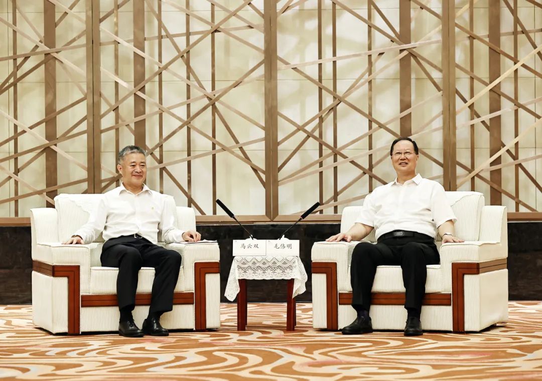 湖南省與中國(guó)中車舉行工作會(huì)談 加快推動(dòng)長(zhǎng)沙中車研發(fā)中心落地(圖1)