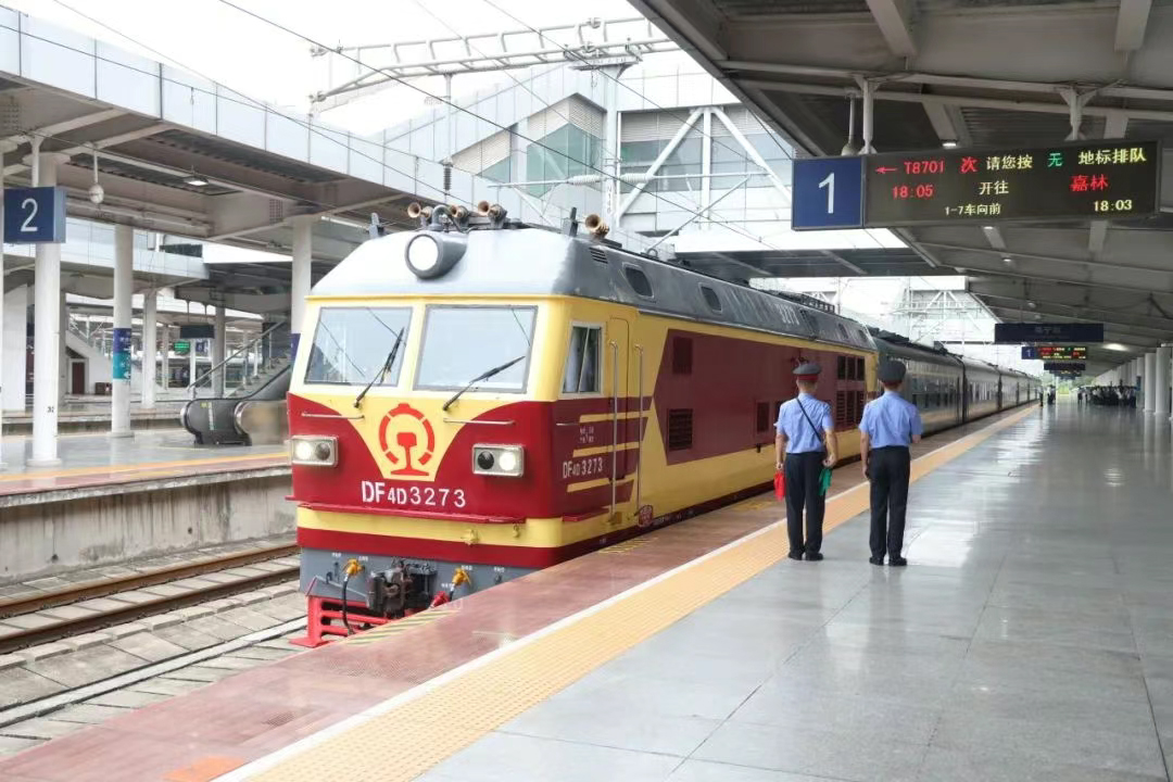 去越南旅游！中越国际联运旅客列车恢复开行(图1)